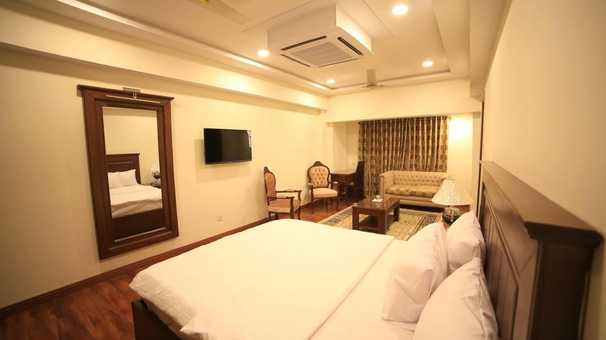 Hotel Diplomat Islamabad Ngoại thất bức ảnh