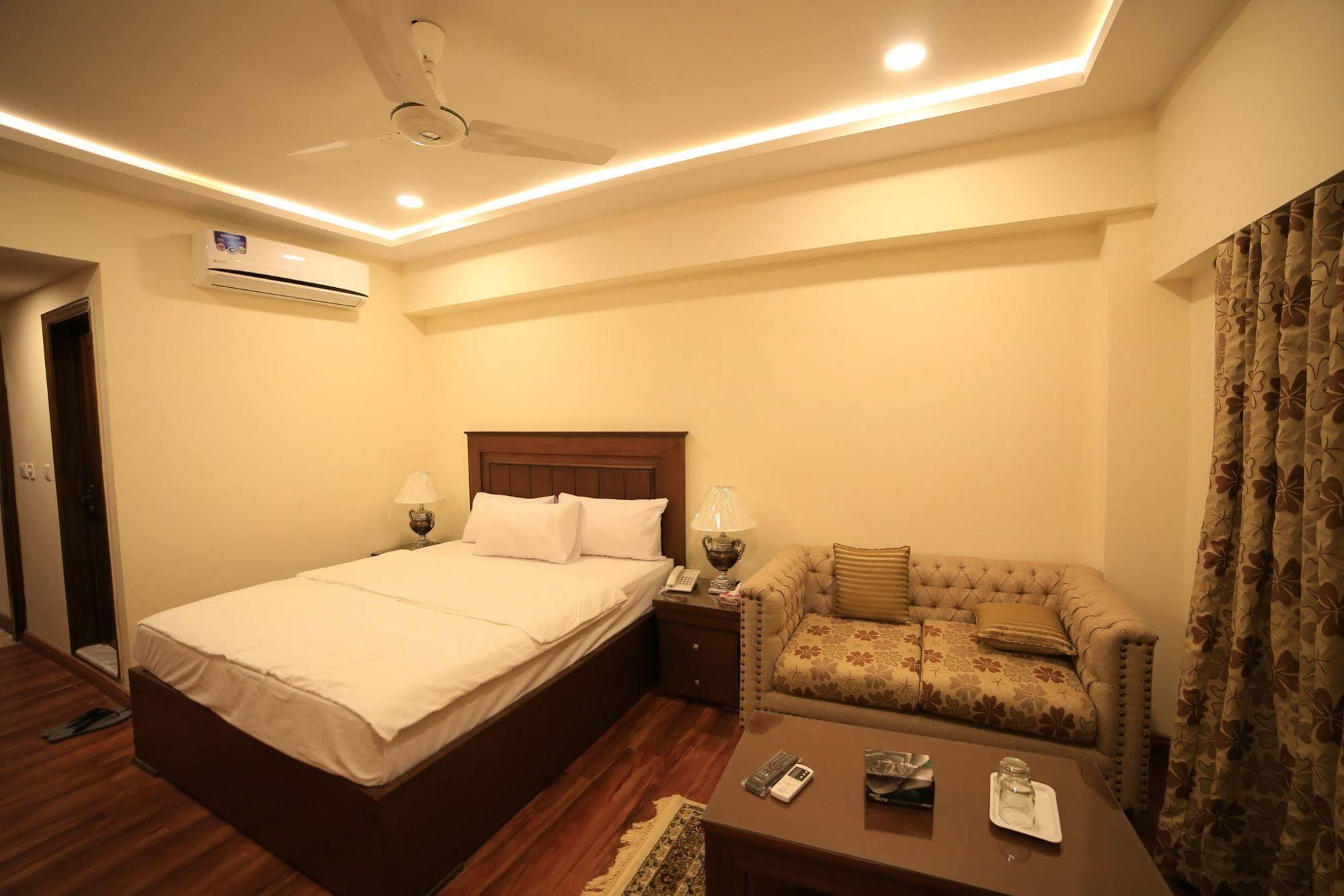 Hotel Diplomat Islamabad Ngoại thất bức ảnh