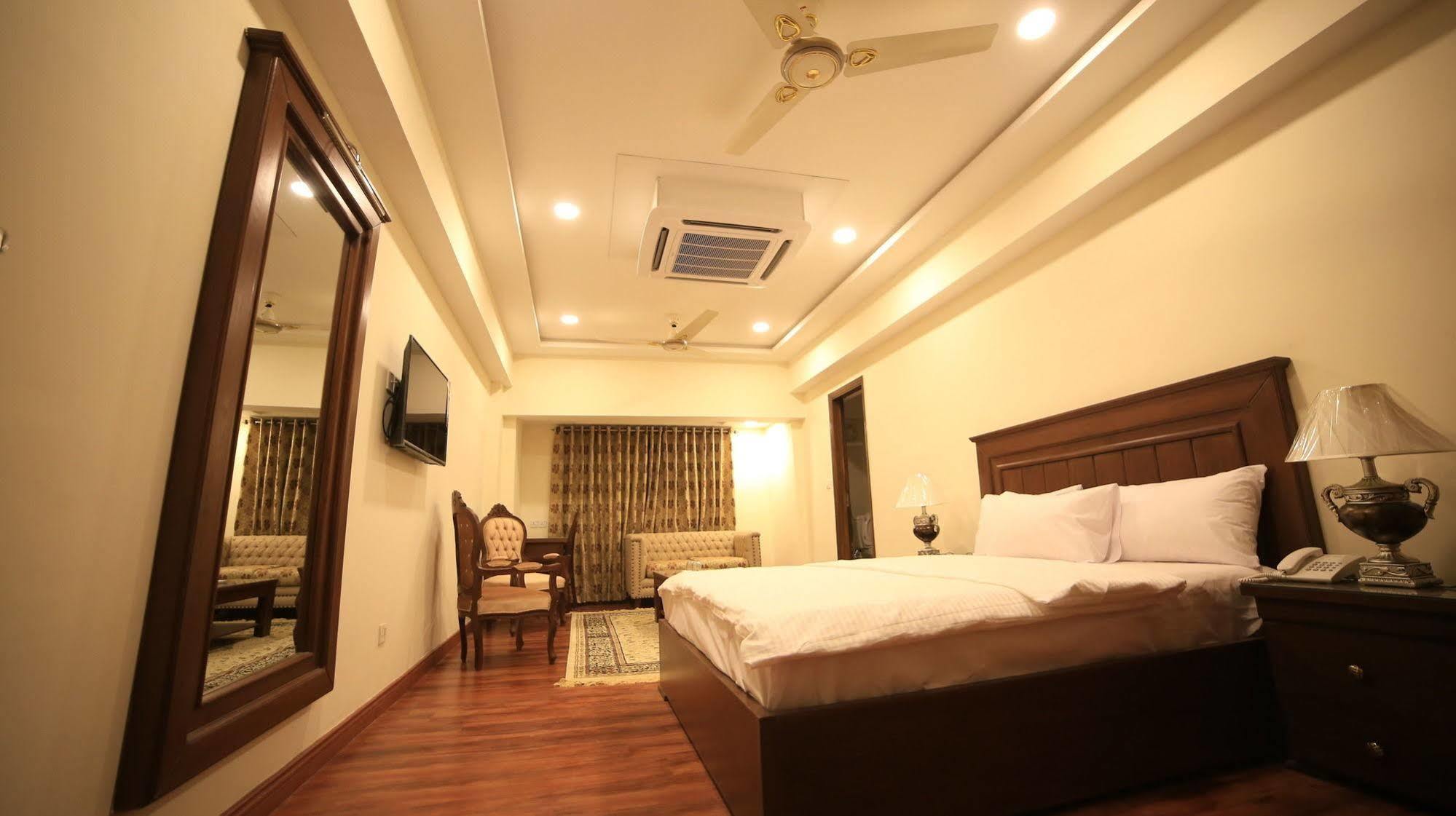 Hotel Diplomat Islamabad Ngoại thất bức ảnh