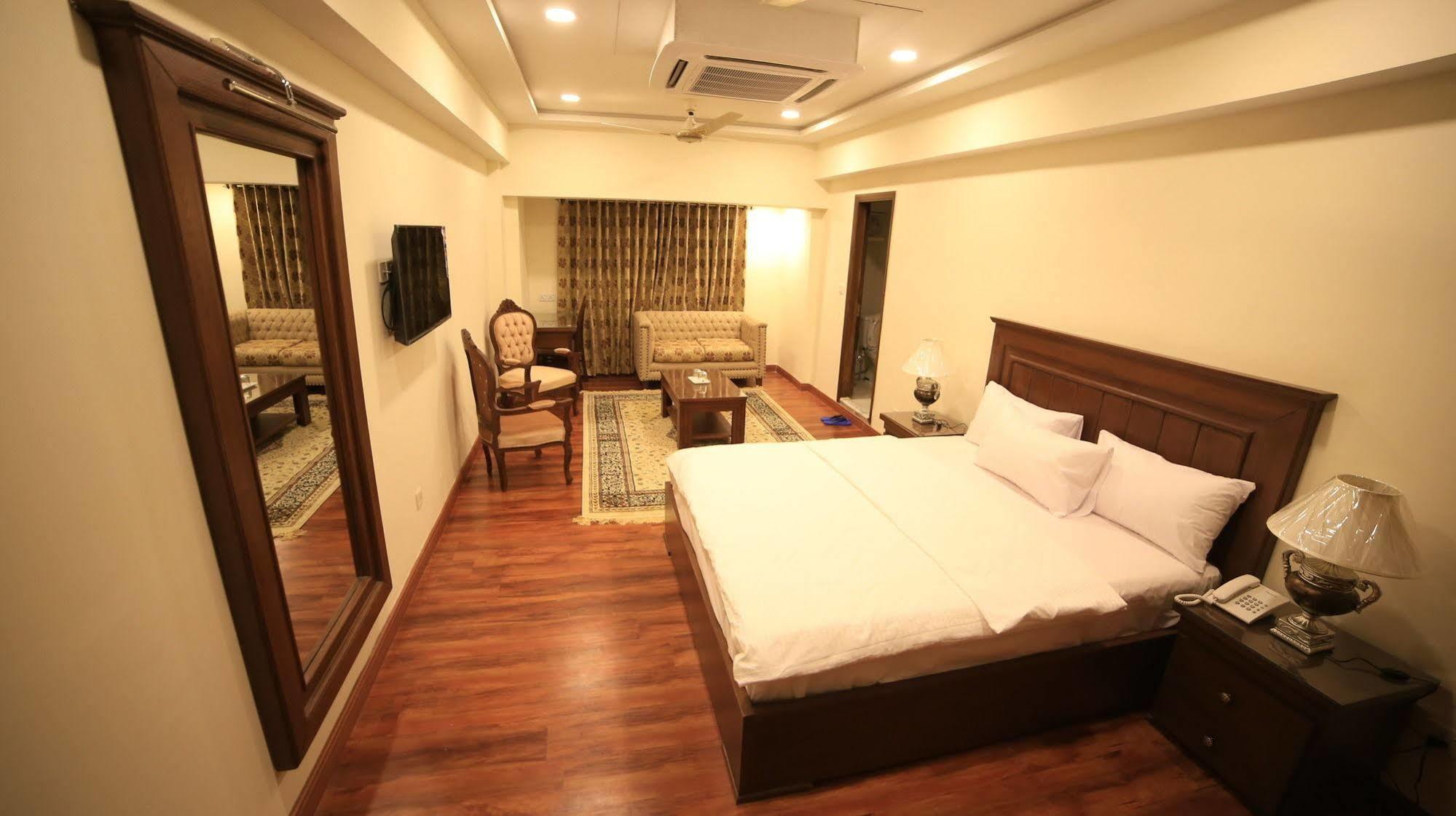 Hotel Diplomat Islamabad Ngoại thất bức ảnh